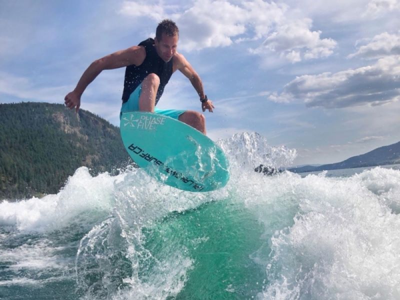 Dallas Maximuik shows us how easy it is to wakesurf on Kalamalka Lake.