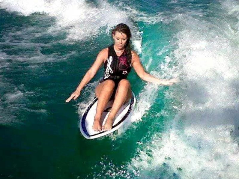Jennifer Maximuk wakesurfing teacher at Kal Lake Wakesurf.